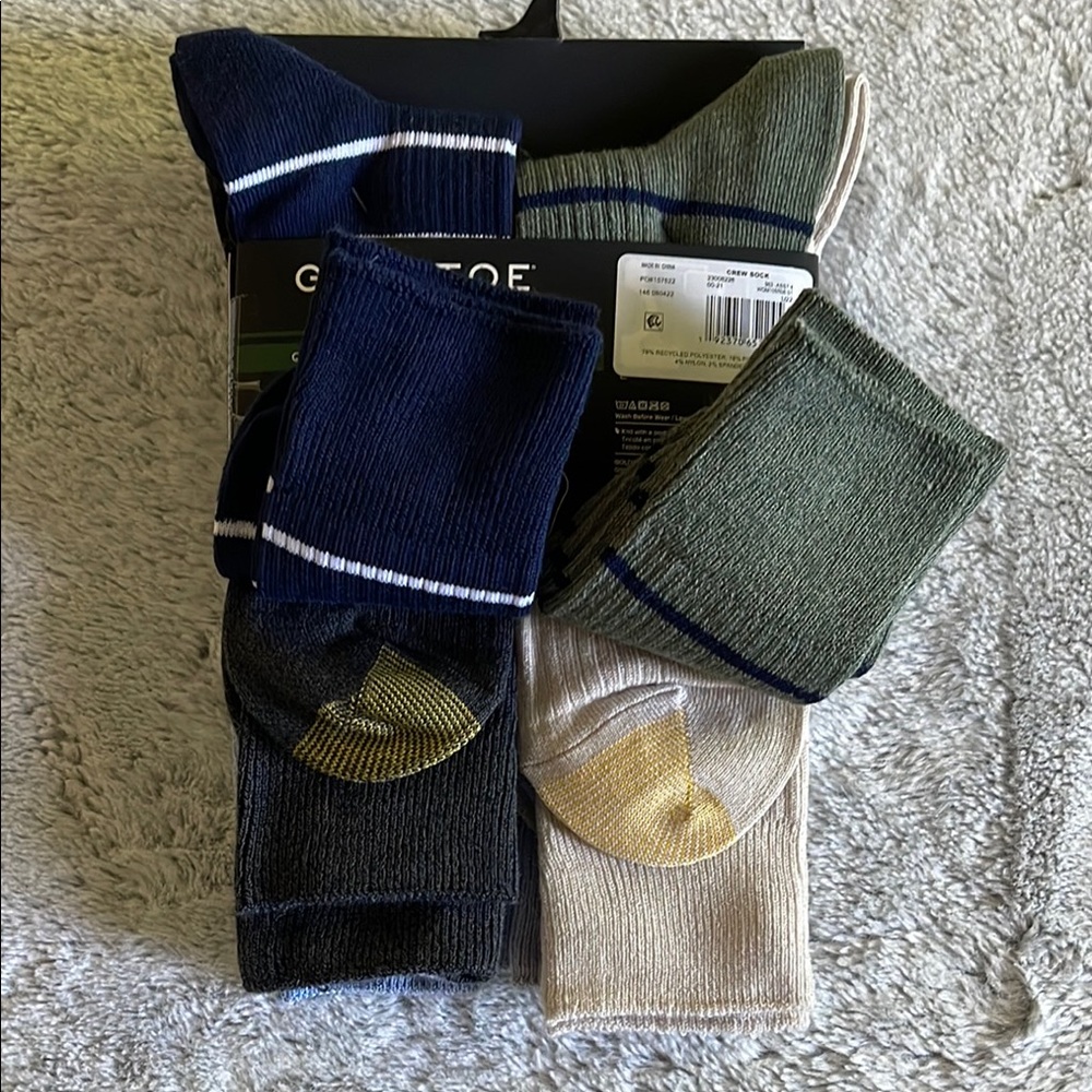 Gold Toe Casual Socks Gray and Blue Crew Length Packaged
Striped and Solid - Picture 4 of 5